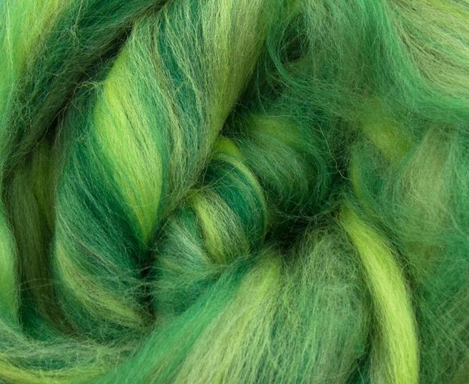 23 Micron Superfine Dyed Merino Combed Top - 115 g (4.0 oz) - Lilypad